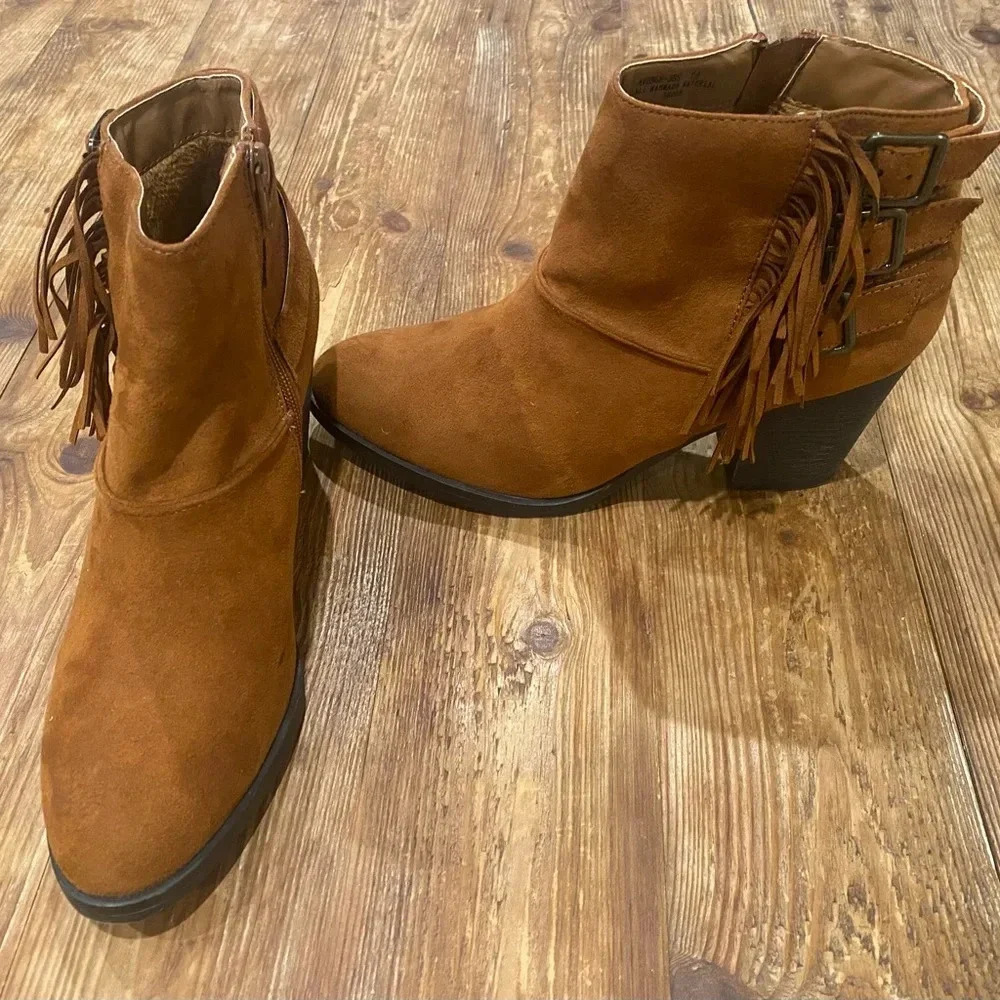 Bamboo Women’s Avenge Carmel Brown Faux Suede Ankle Western‎ Boots Heel 7.5 NEW - Picture 3 of 10